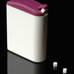 Flip-flop lid for manual dispenser